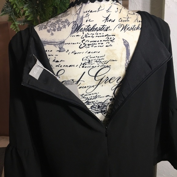 Belongsei - Straight black dress with ruffle sleeve - Picture 7 of 8